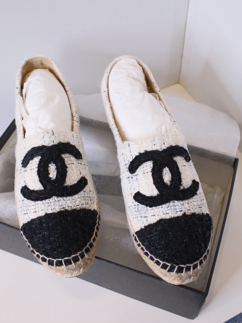 CHANEL Cream Tweed Espadrilles with Black Toe and Logo